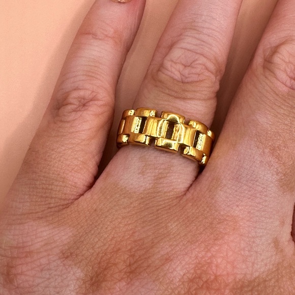 Golden ring - Picture 5 of 6